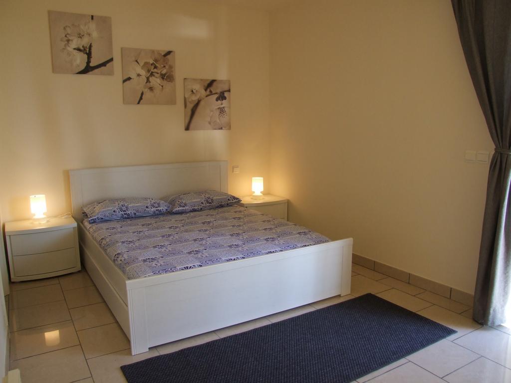 Appartement Au Chateau Vallaya Menton Exteriör bild
