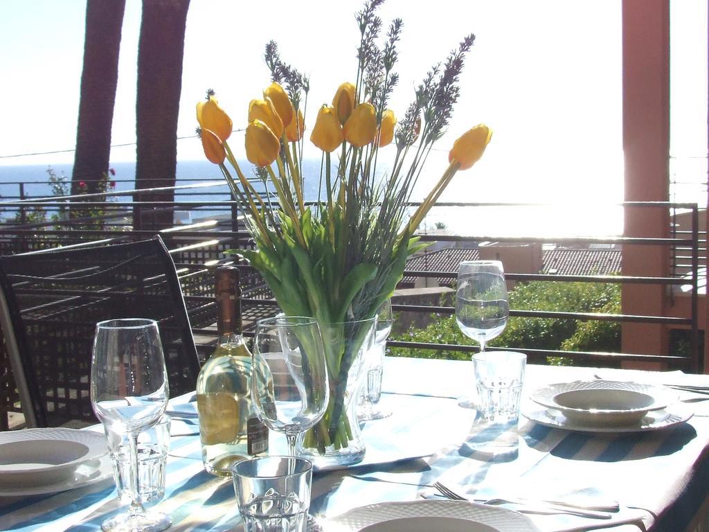 Appartement Au Chateau Vallaya Menton Exteriör bild